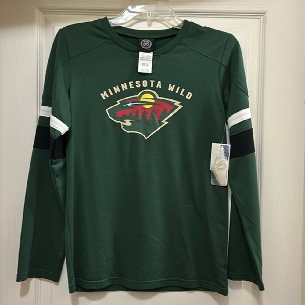 NWT Boys Large Minnesota Wild hockey long sleeve T-shirt. NHL